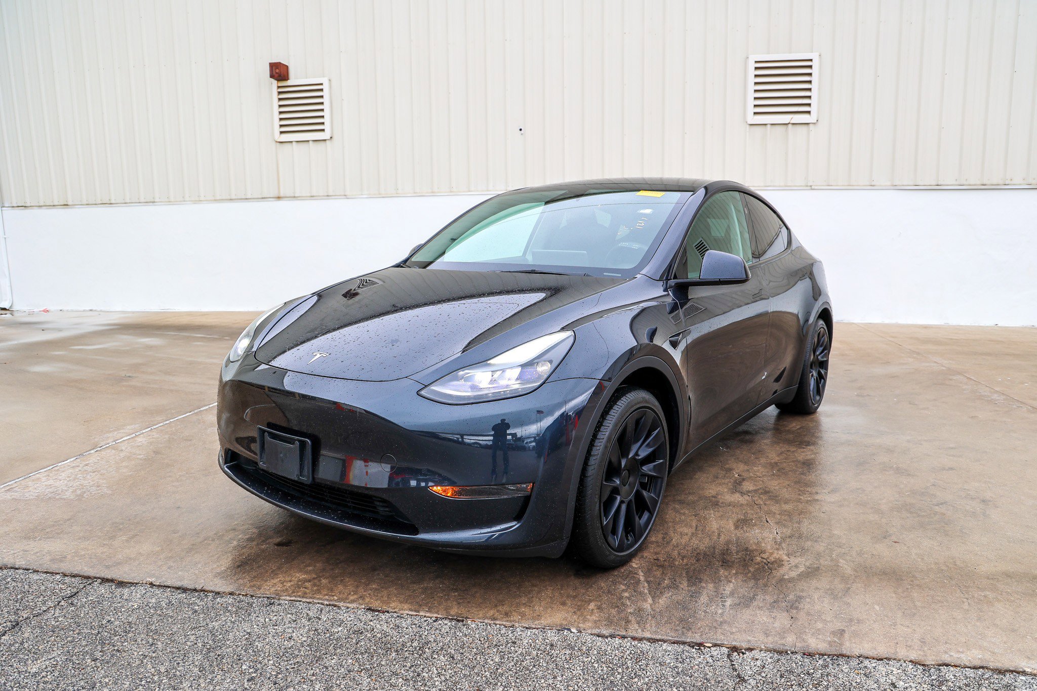 2024 Tesla Model Y Long Range's photo