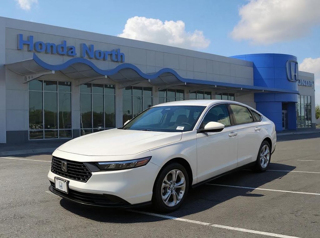 2025 Honda Accord LX's photo