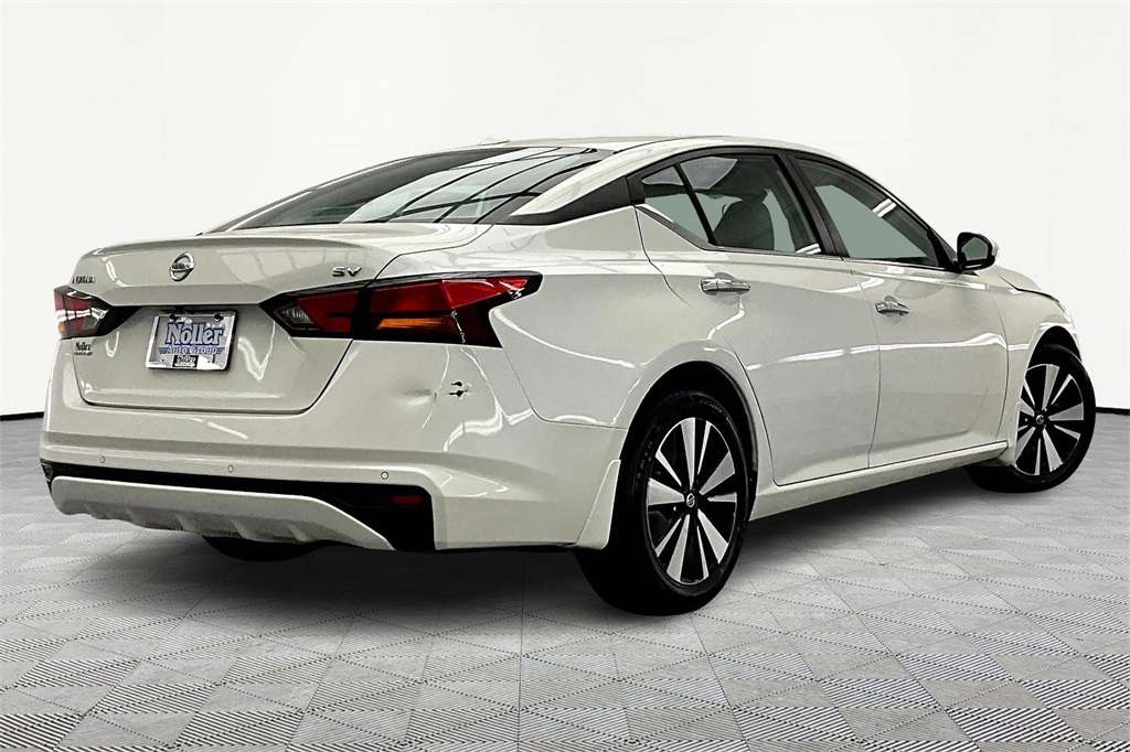 Used 2021 Nissan Altima SV with VIN 1N4BL4DV4MN303228 for sale in Kansas City