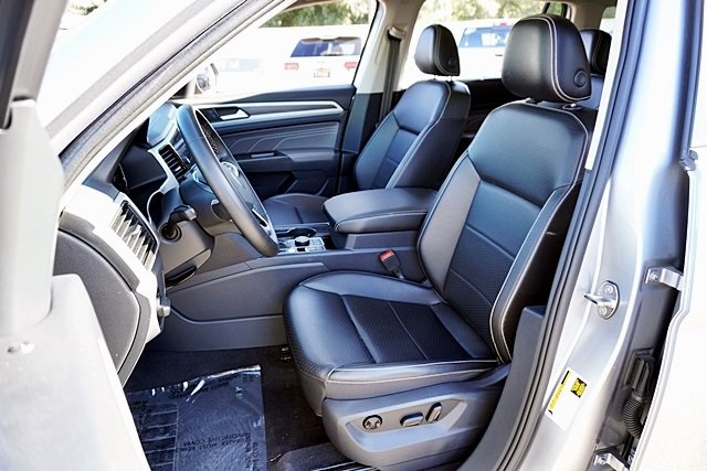 Used 2022 Silver Volkswagen 3.6L V6 SE w/Technology image 14