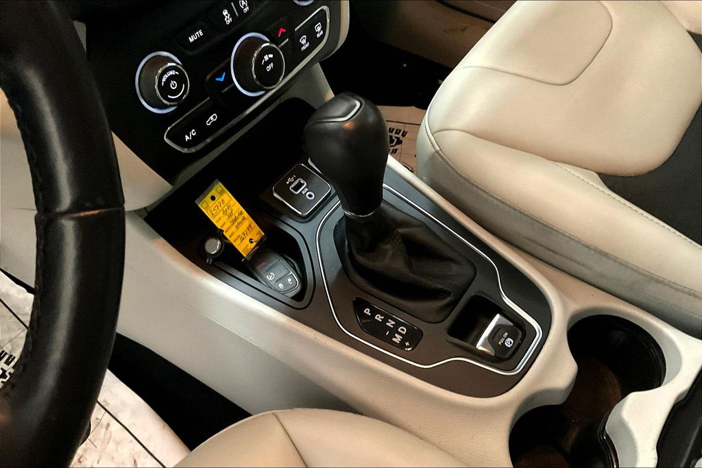 2021 Jeep Cherokee Latitude photo 13