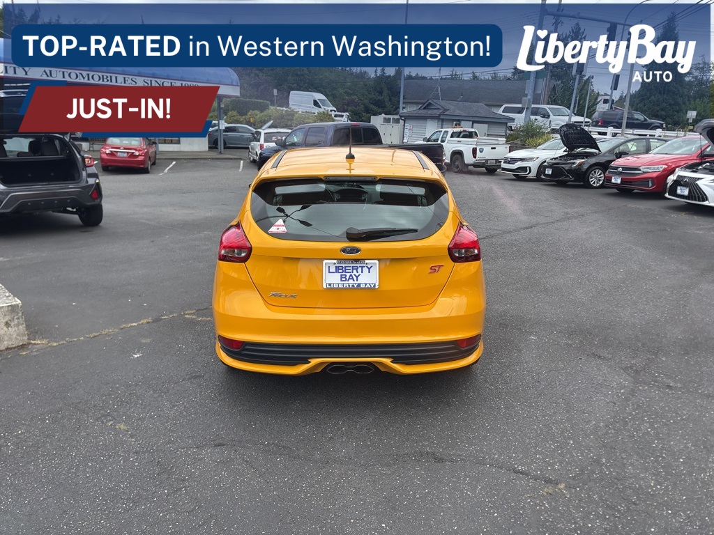 2016 Ford Focus ST photo 4