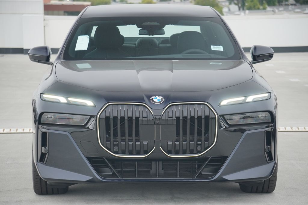 New 2025 Carbon Black Metallic BMW 760i xDrive image 2