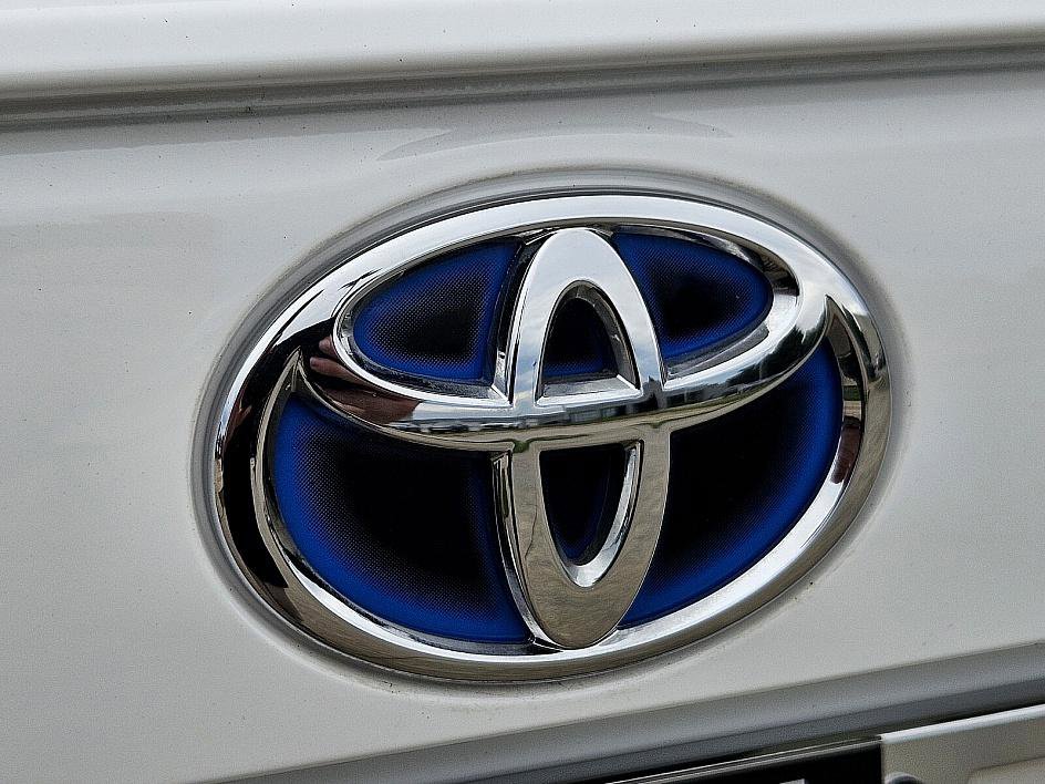 2022 Toyota RAV4 Hybrid XLE photo 8