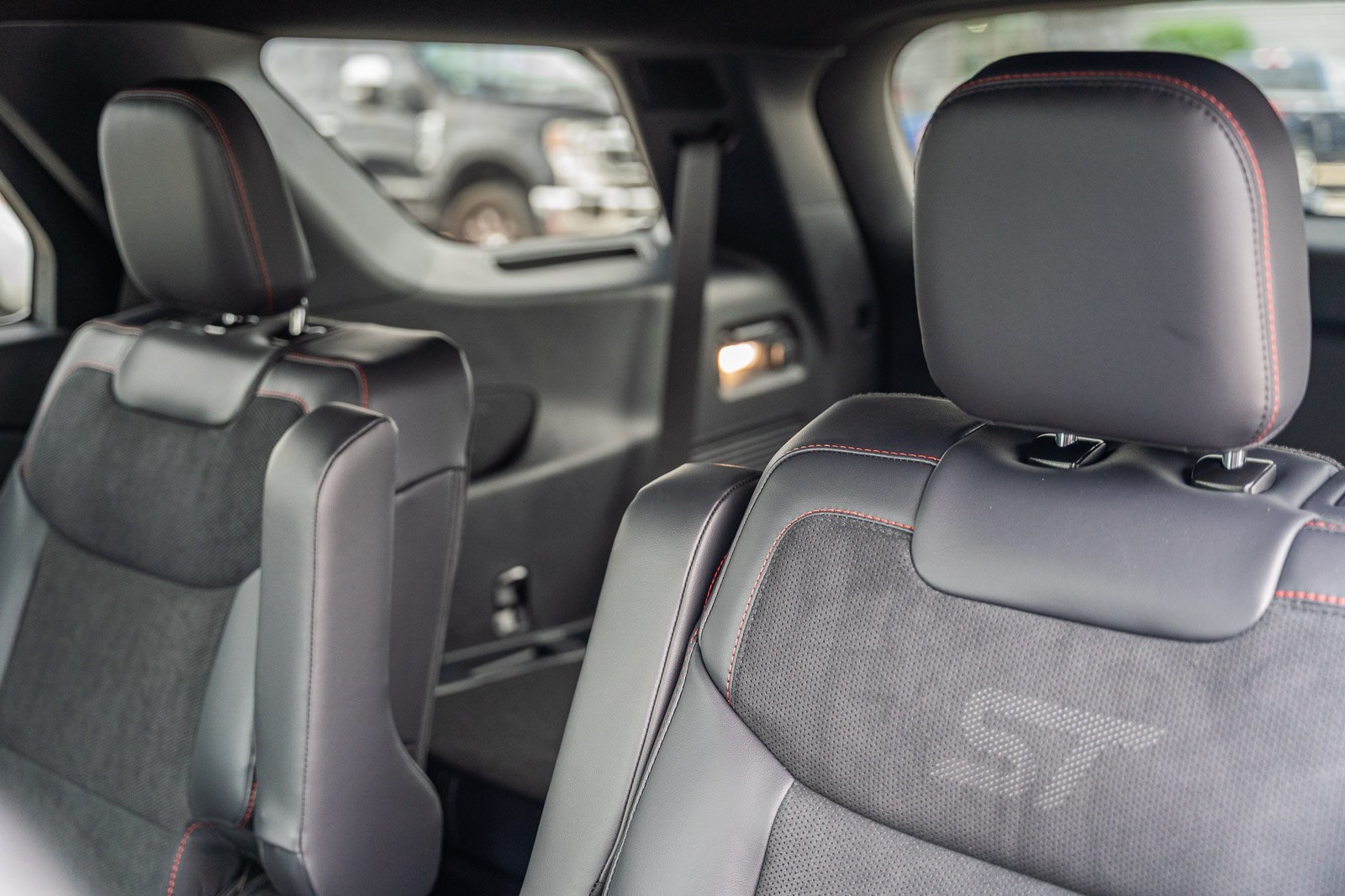 2025 Ford Explorer ST photo 12