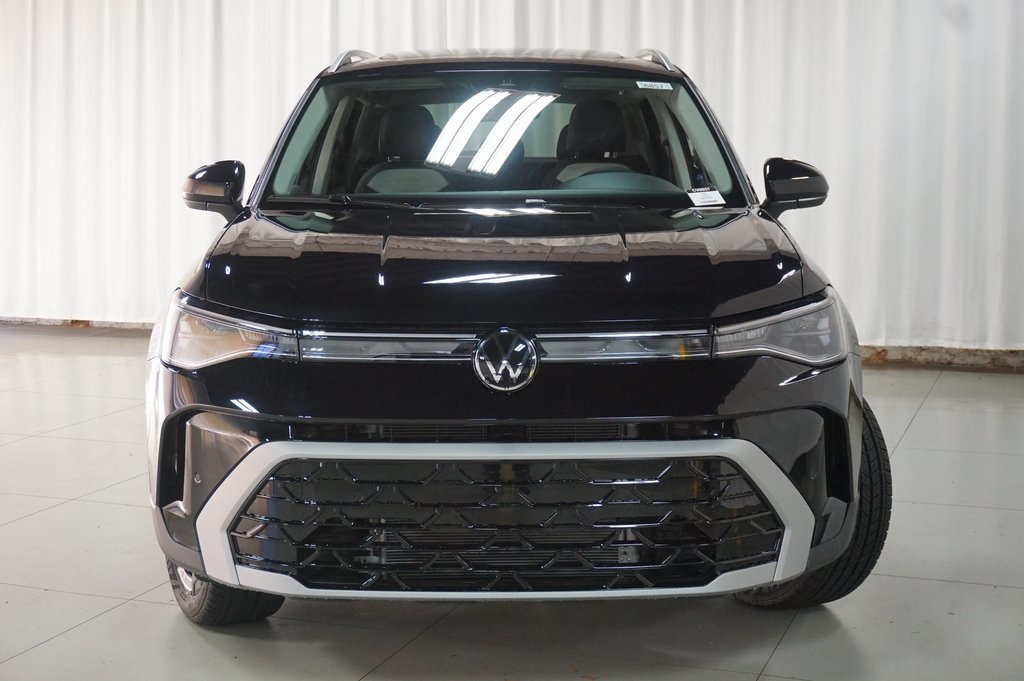 2025 Volkswagen Taos SEL photo 3