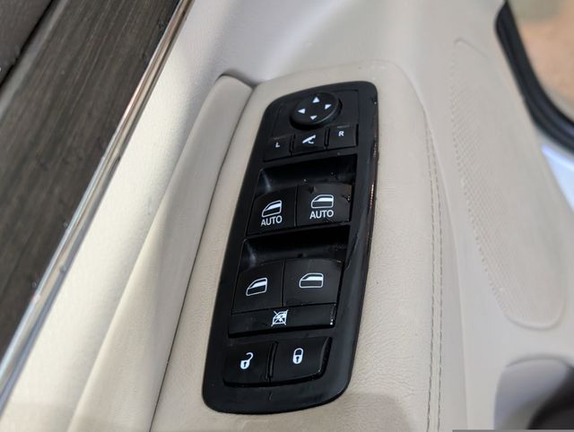 2017 Jeep Grand Cherokee Overland photo 10
