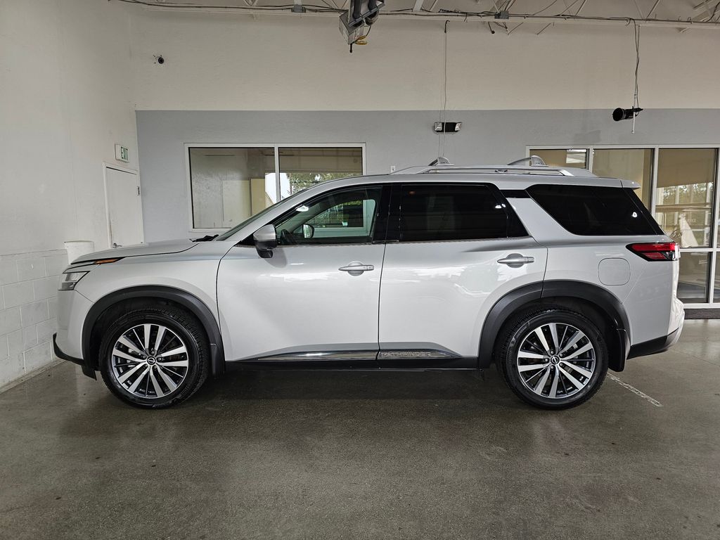 2022 Nissan Pathfinder Platinum photo 7