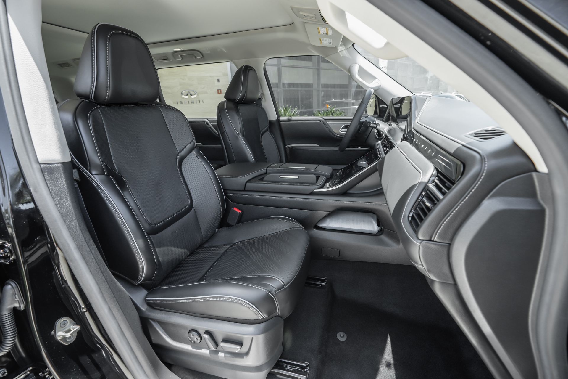 2025 Infiniti QX80 Luxe photo 33