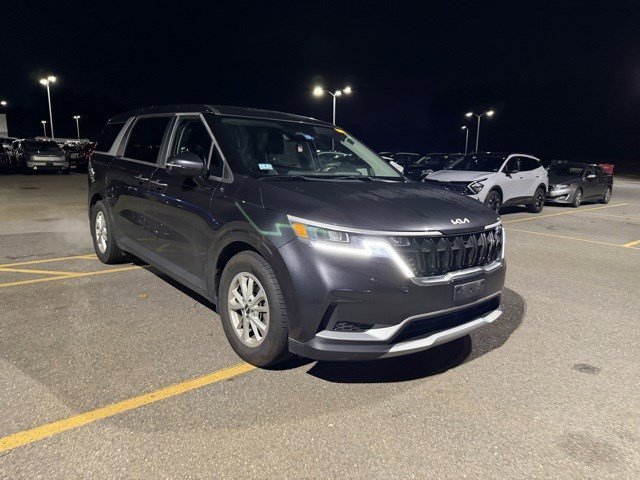 2022 Kia Carnival LX's photo