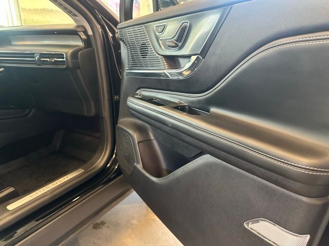 2022 Lincoln Corsair Standard photo 25
