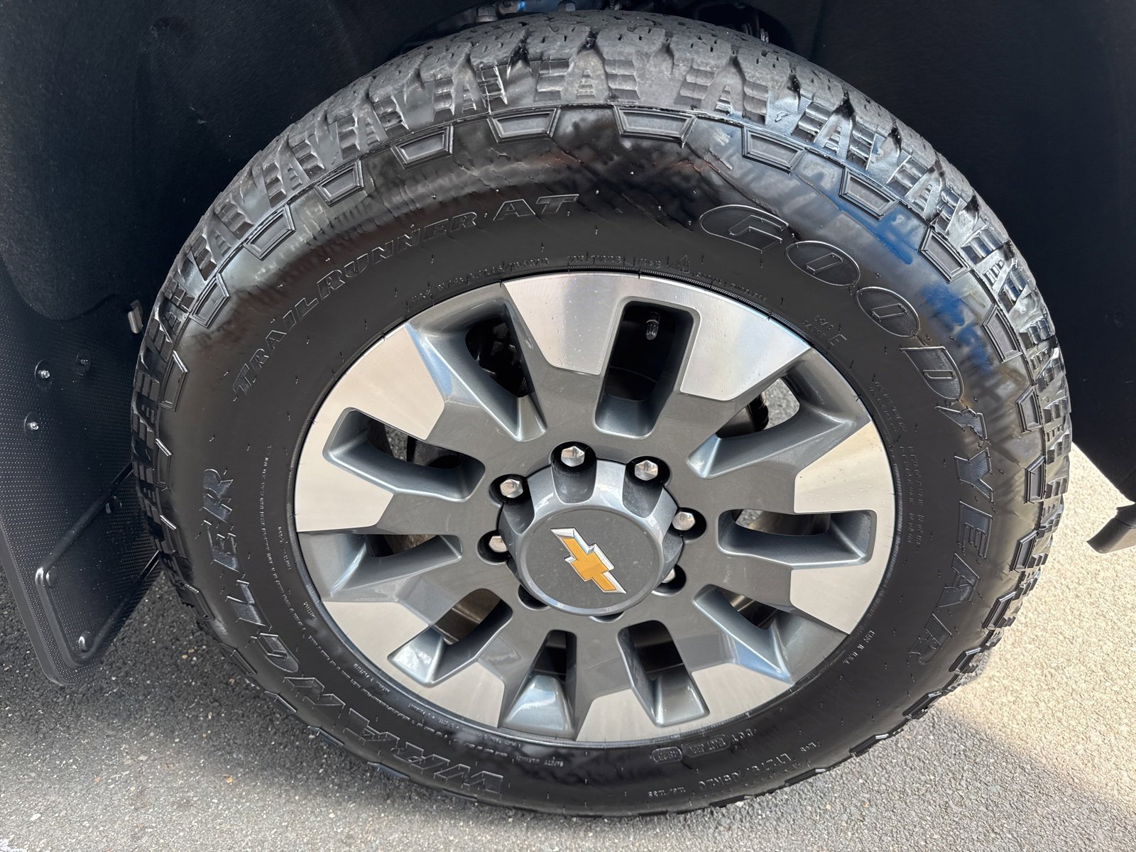 2024 Chevrolet Silverado 2500HD Custom photo 12