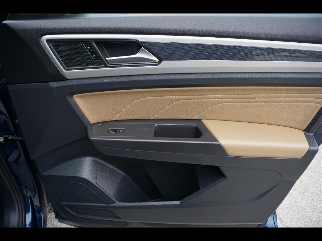 2022 Volkswagen Atlas Cross Sport SE Technology photo 18