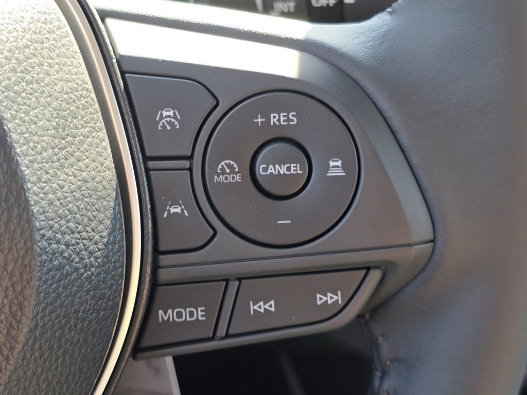 2025 Toyota Corolla Cross XLE photo 11