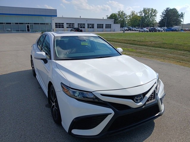 2024 Toyota Camry Hybrid SE photo 7