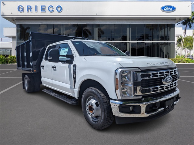 2025 Ford F-350 Super Duty Chassis Cab XL's photo