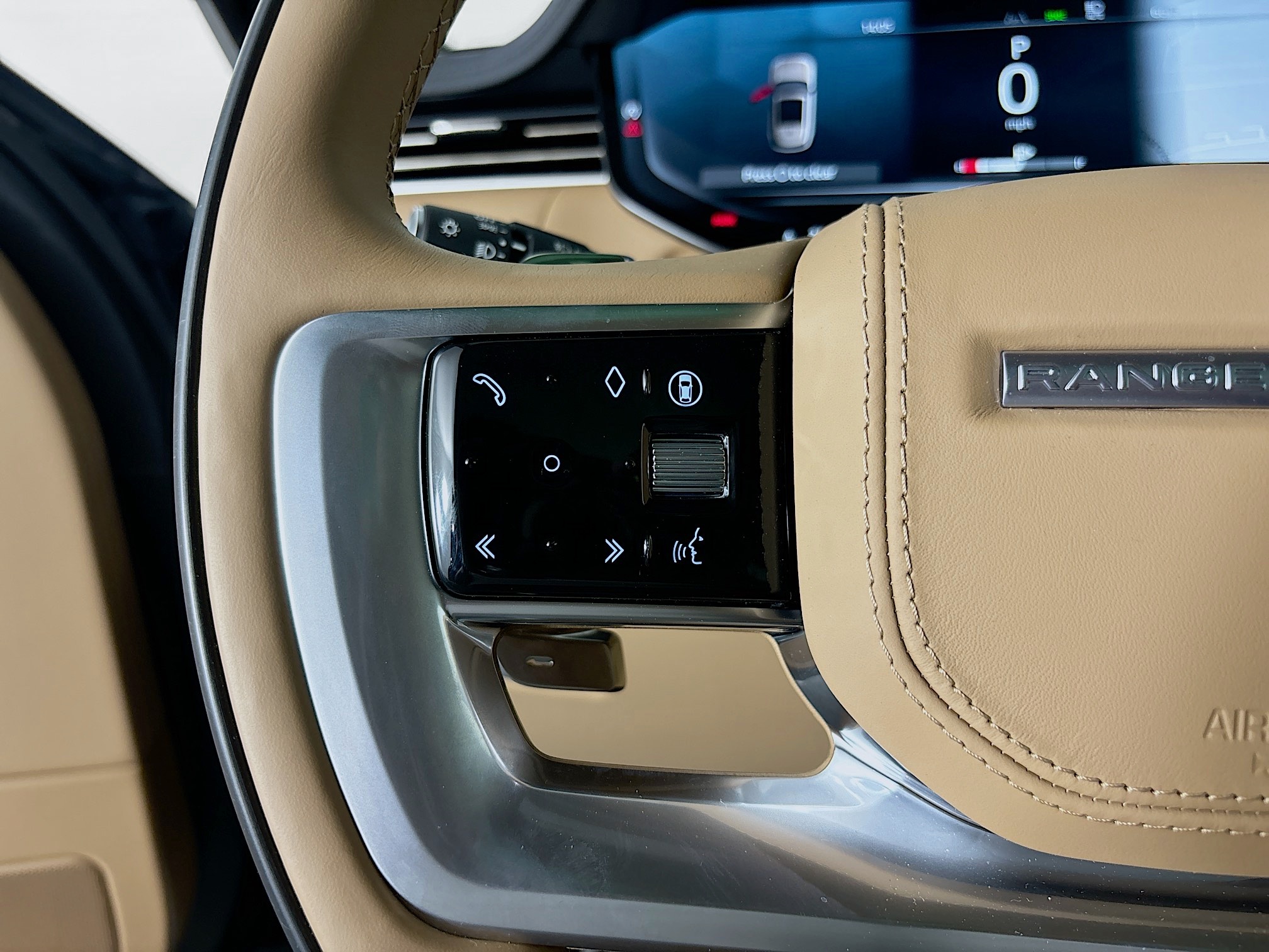2025 Land Rover Range Rover SE photo 8