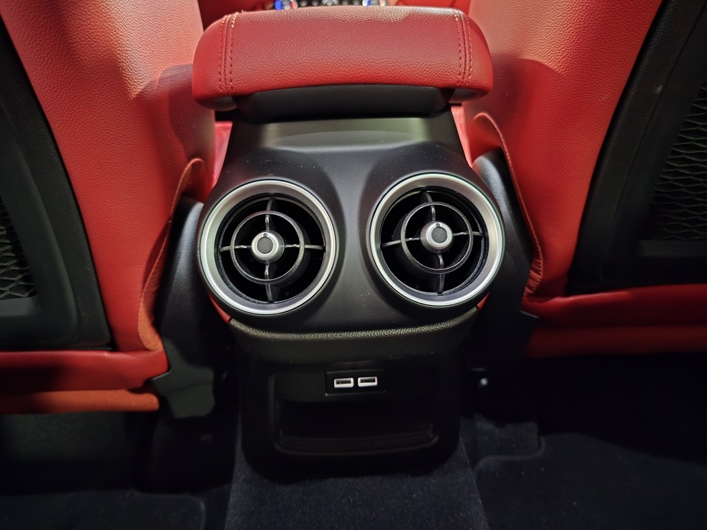2019 Alfa Romeo Stelvio Base photo 24