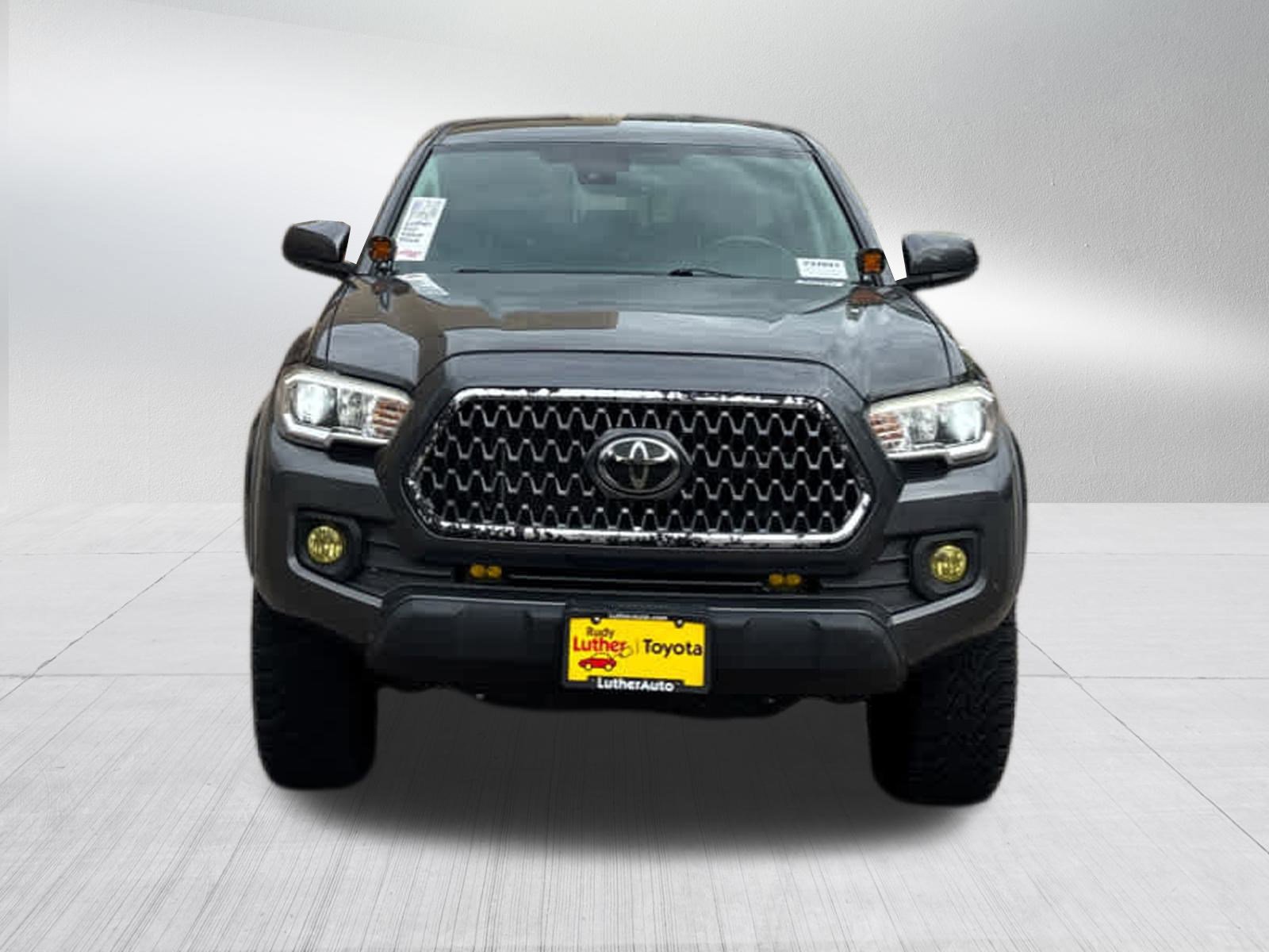 Used 2018 Toyota Tacoma SR5 with VIN 3TMCZ5AN4JM176994 for sale in Golden Valley, Minnesota