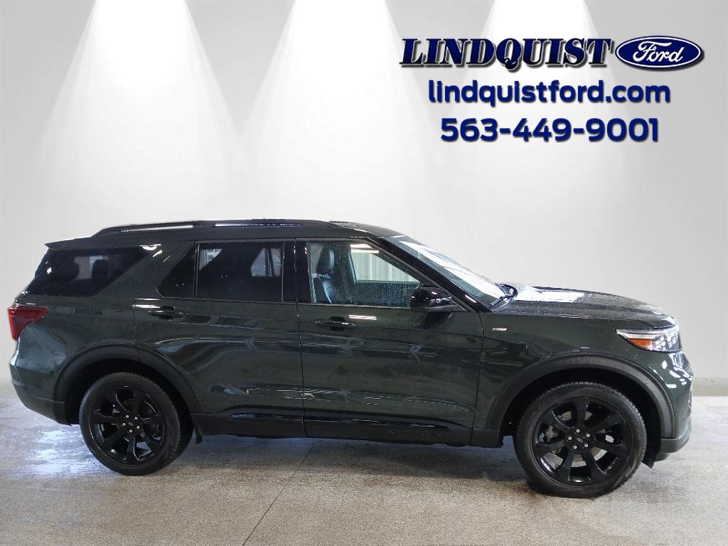 2023 Ford Explorer ST-LINE's photo
