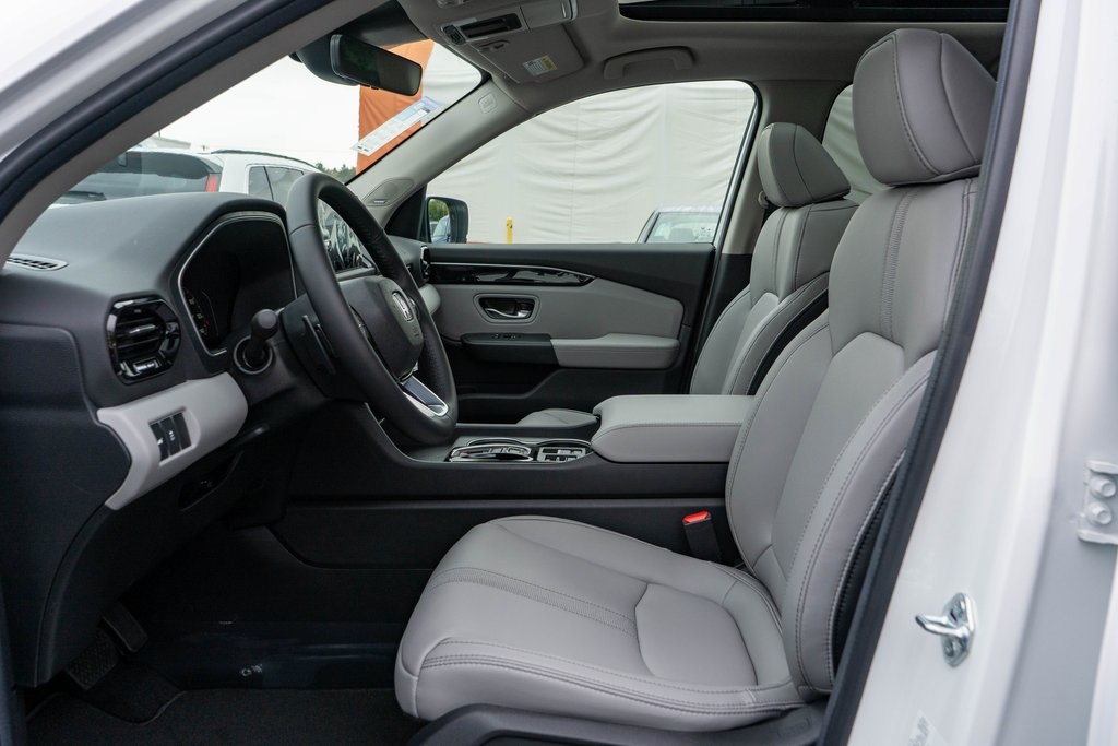 2025 Honda Pilot Touring photo 26