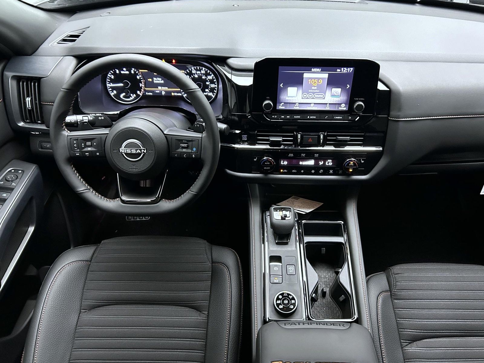 2025 Nissan Pathfinder SV photo 11