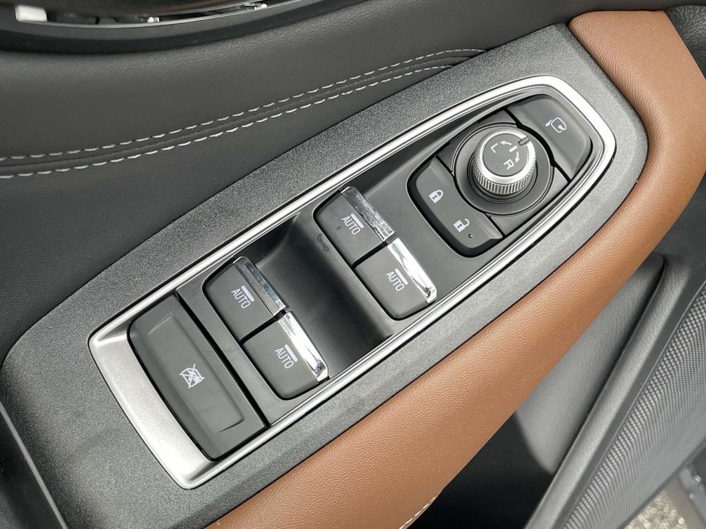 2025 Subaru Outback Touring XT photo 6