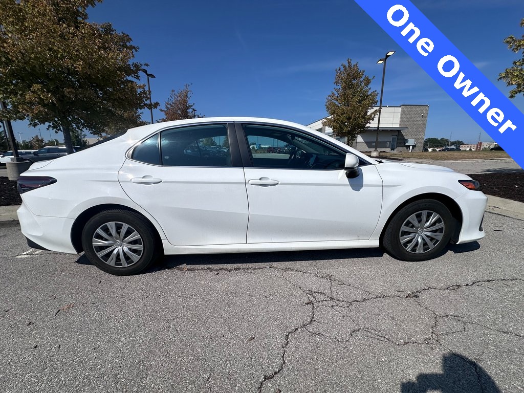 2023 Toyota Camry Hybrid LE photo 4