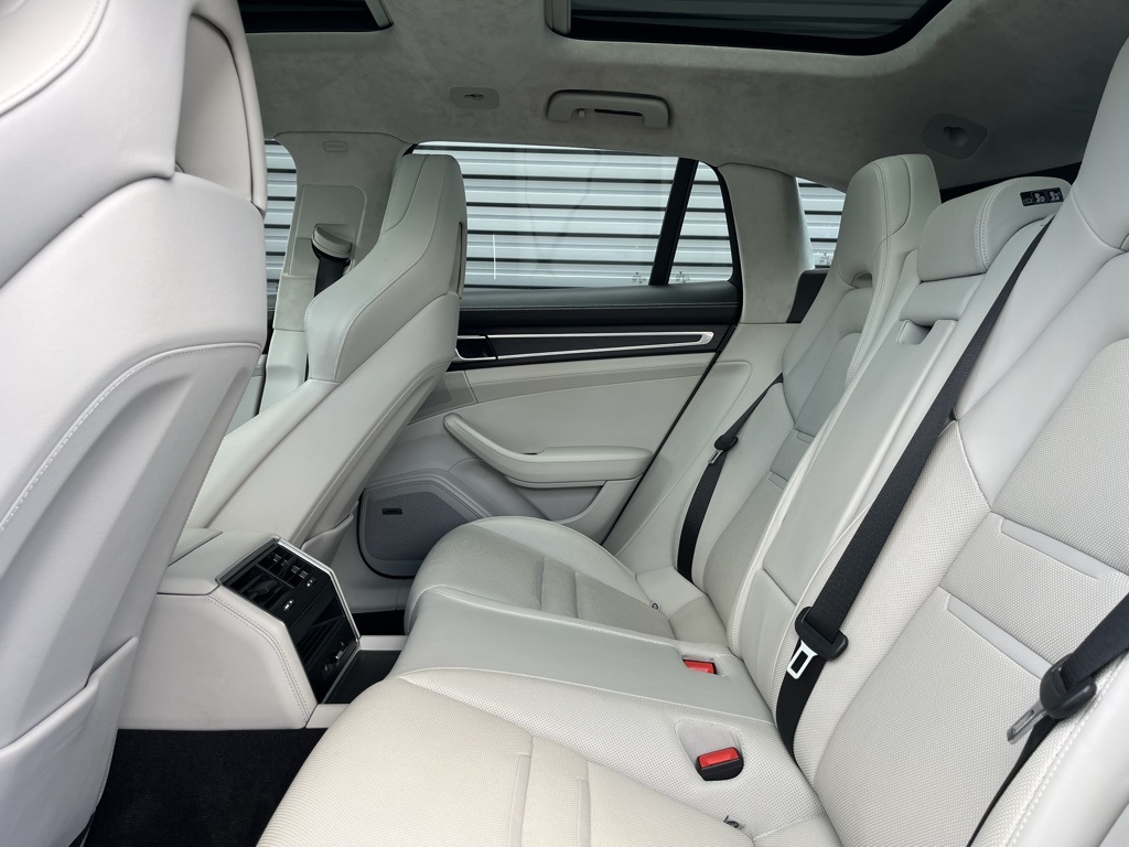 2020 Porsche Panamera Sport Turismo GTS photo 26