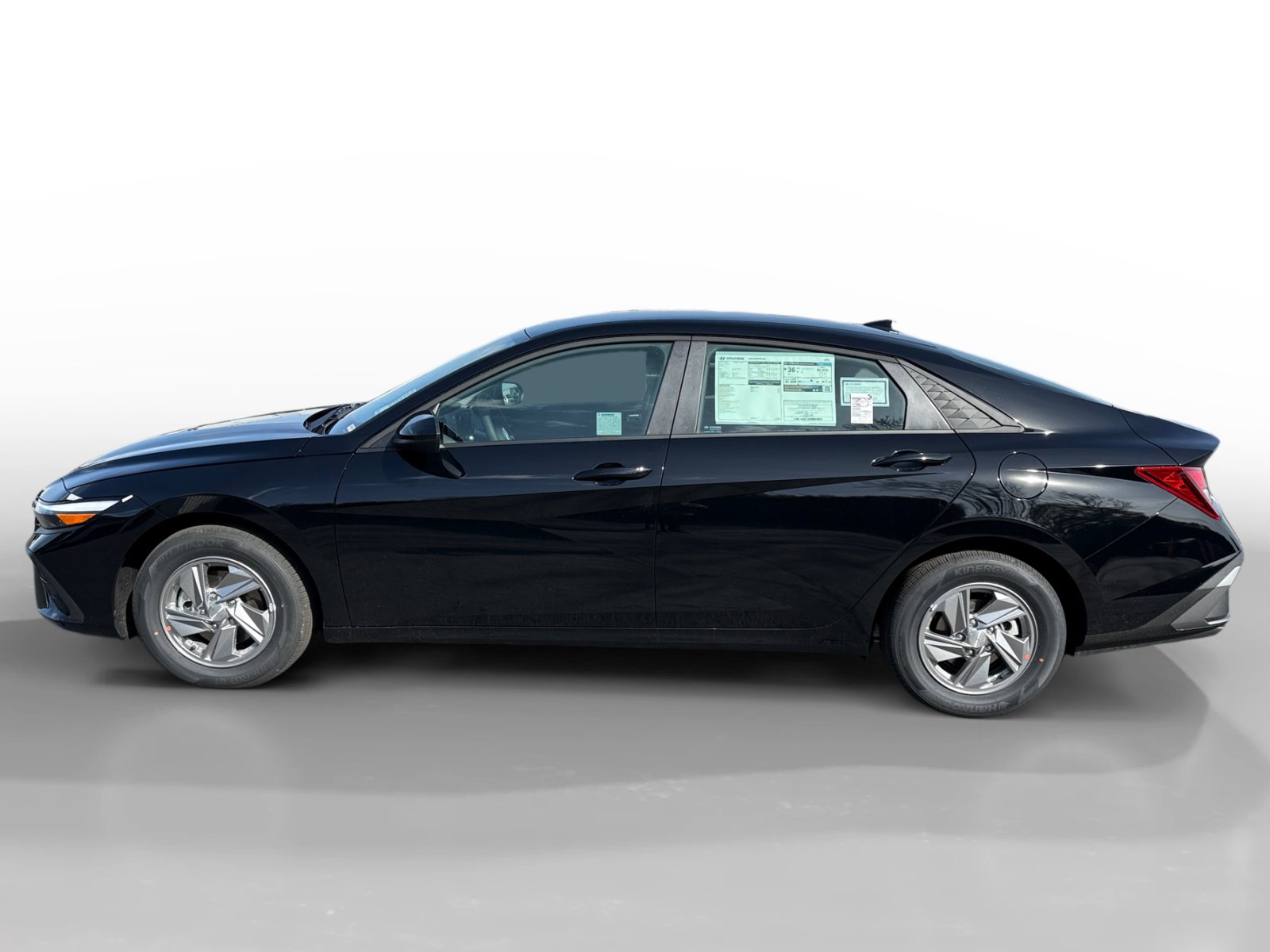 2025 Hyundai Elantra SE photo 2