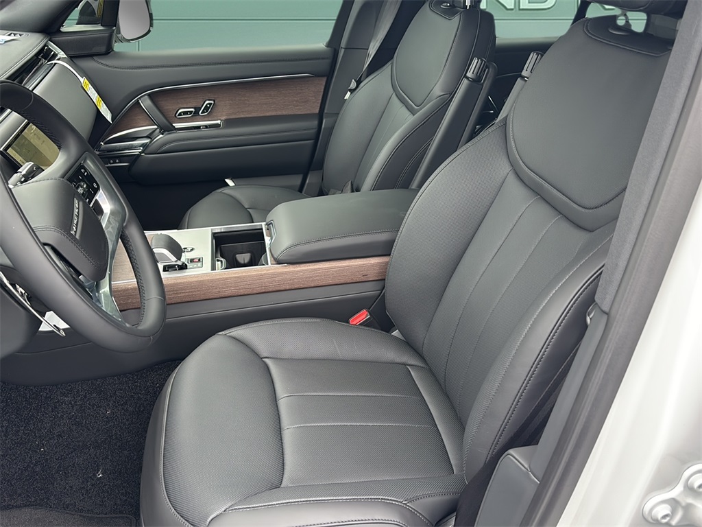 2025 Land Rover Range Rover SE photo 25