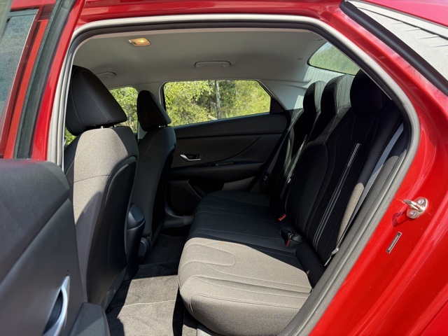 2023 Hyundai Elantra SEL photo 24