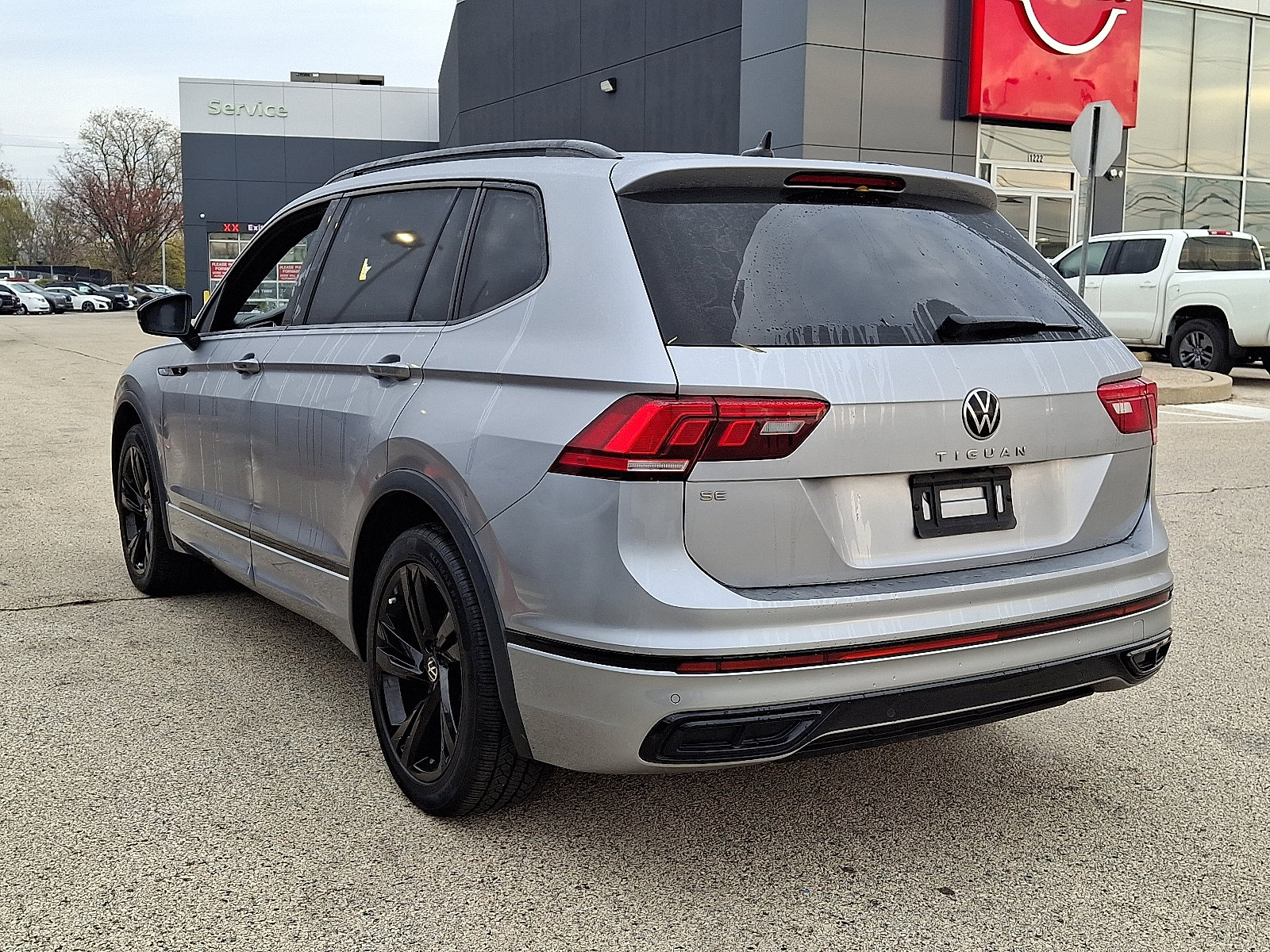 2023 Volkswagen Tiguan SE R-Line Black photo 3