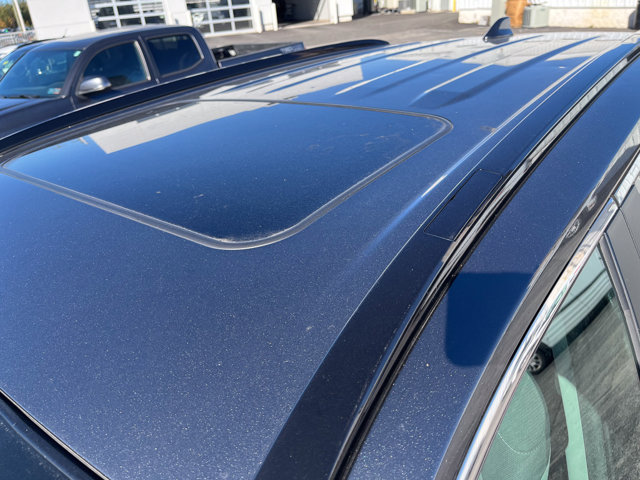 2019 Toyota RAV4 XLE photo 3