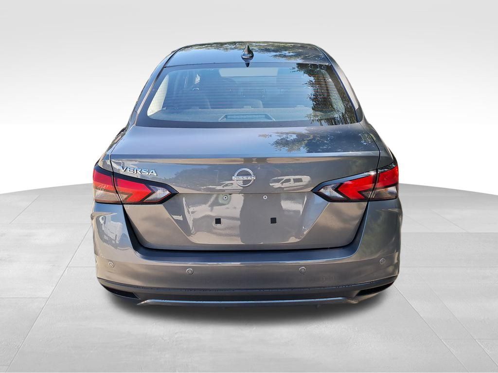 2025 Nissan Versa 1.6 SV photo 4
