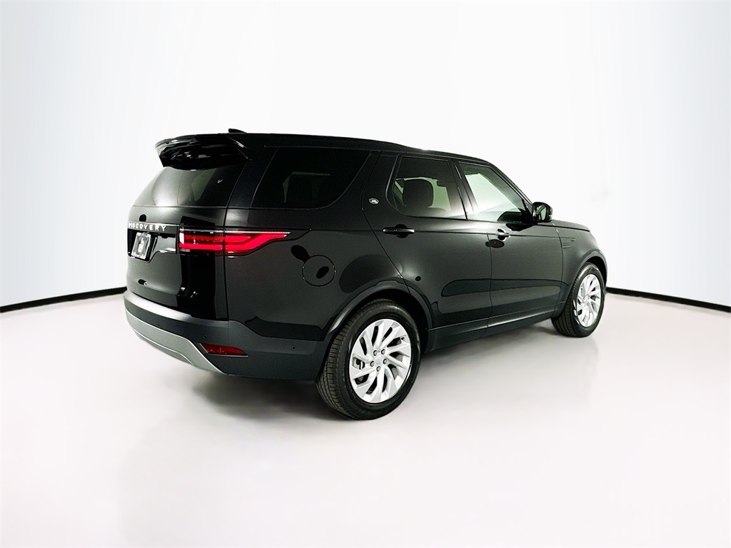 2024 Land Rover Discovery S photo 5