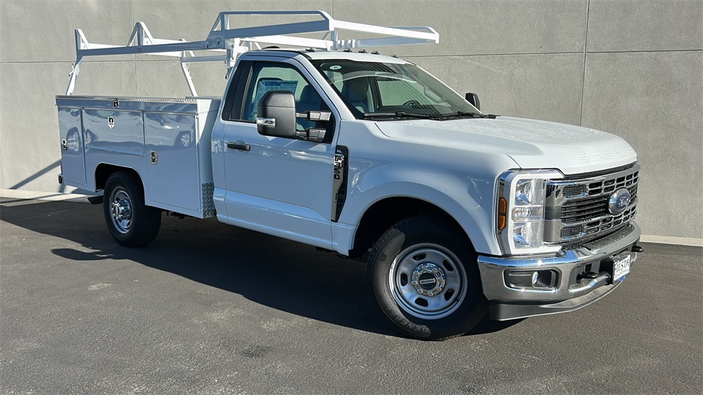 2025 Ford F-350 Super Duty Chassis Cab XL's photo
