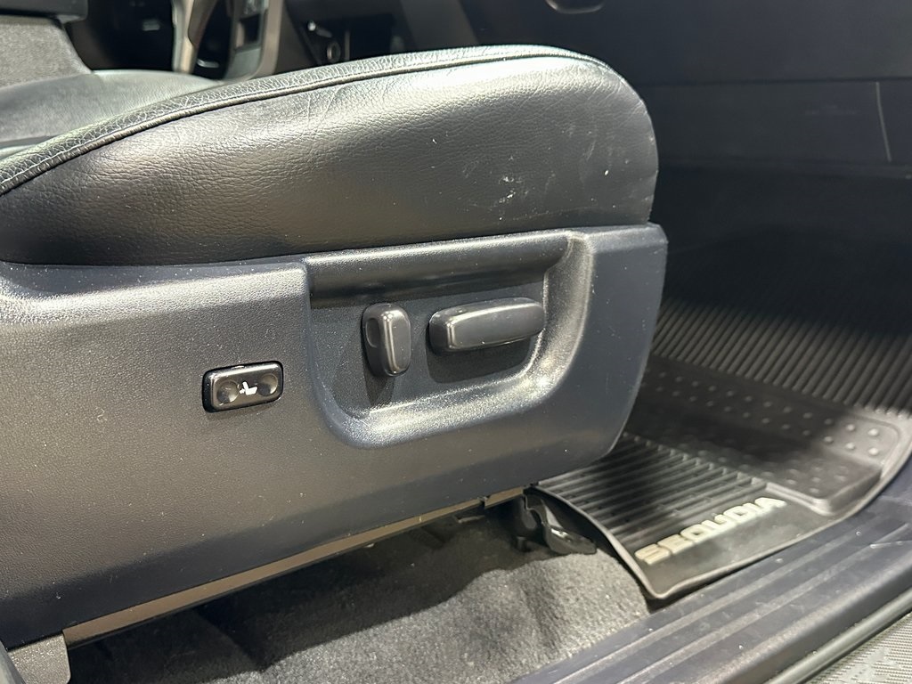 2019 Toyota Sequoia SR5 photo 26