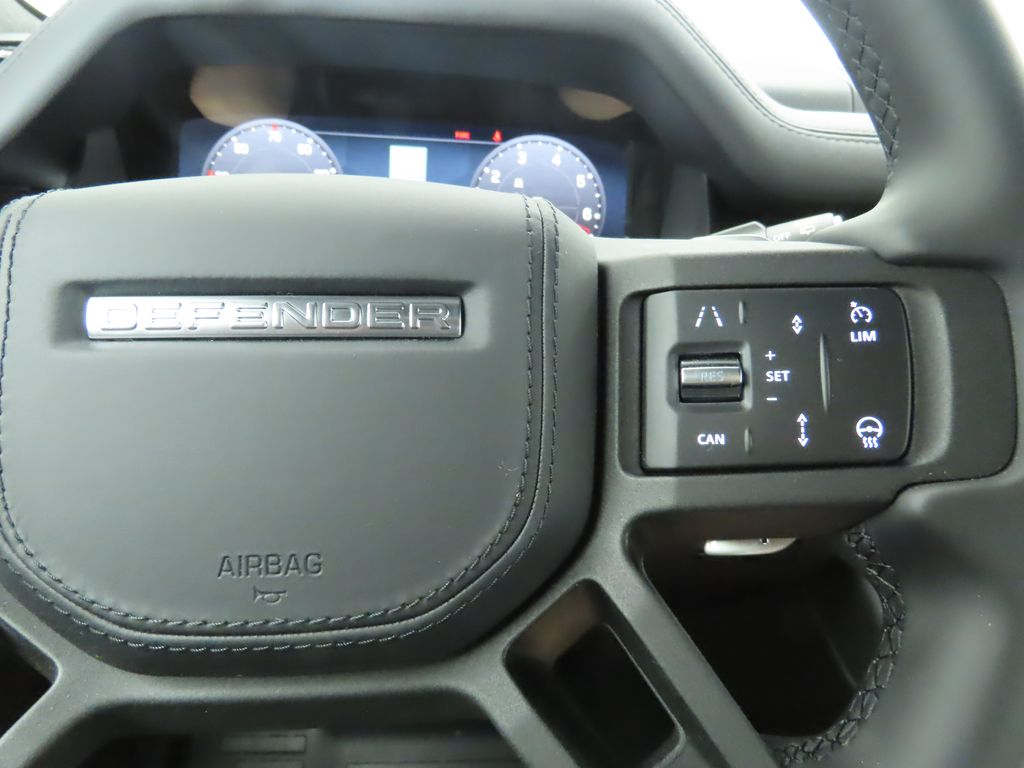 2025 Land Rover Defender 130 V8 photo 12