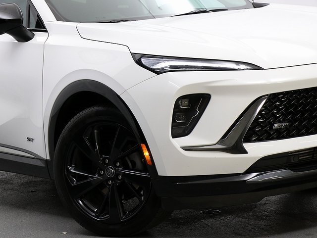 2025 Buick Envision Sport Touring photo 3