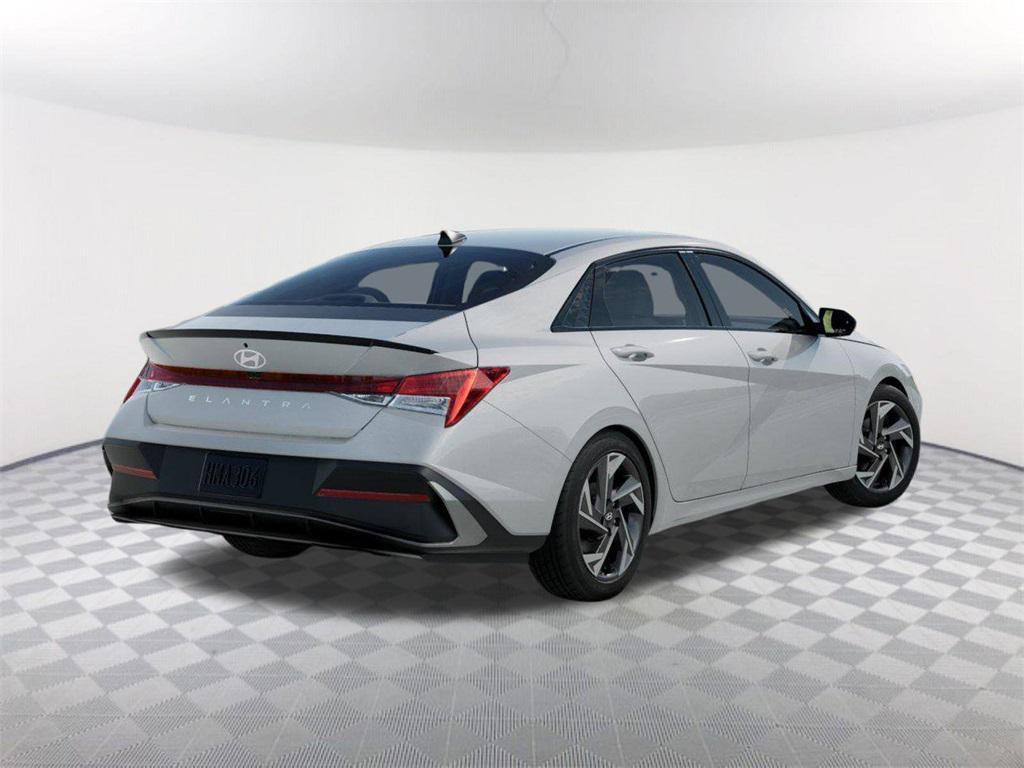 2026 Hyundai Elantra SEL Sport photo 3