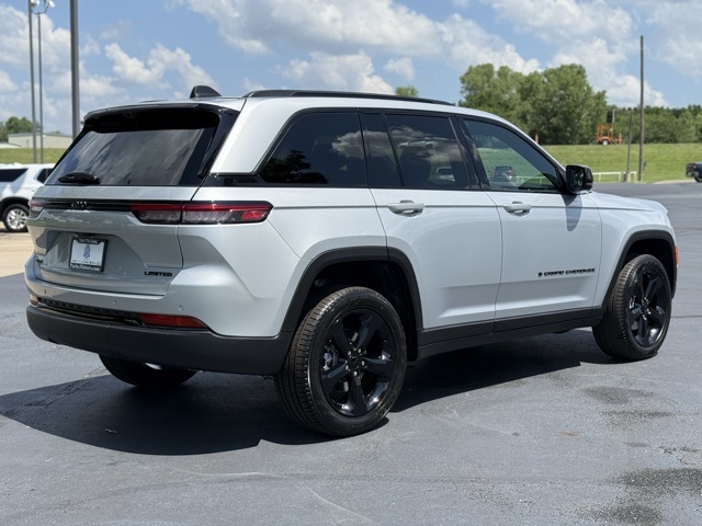 2025 Jeep Grand Cherokee Limited photo 4