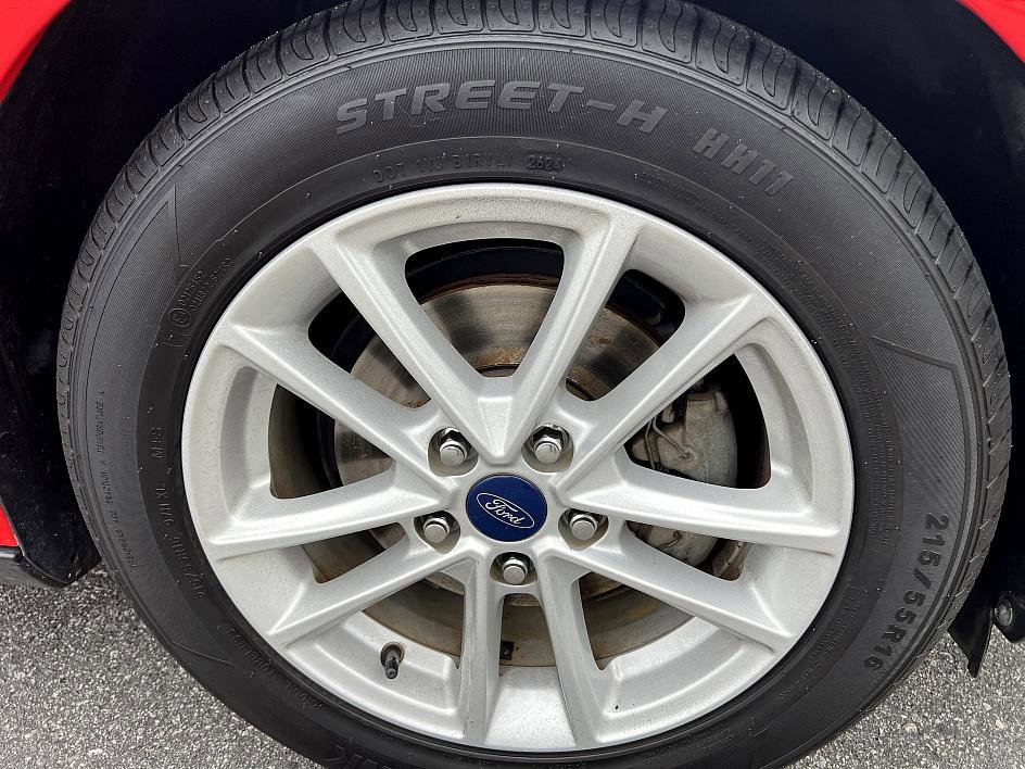 2017 Ford Focus SE photo 12