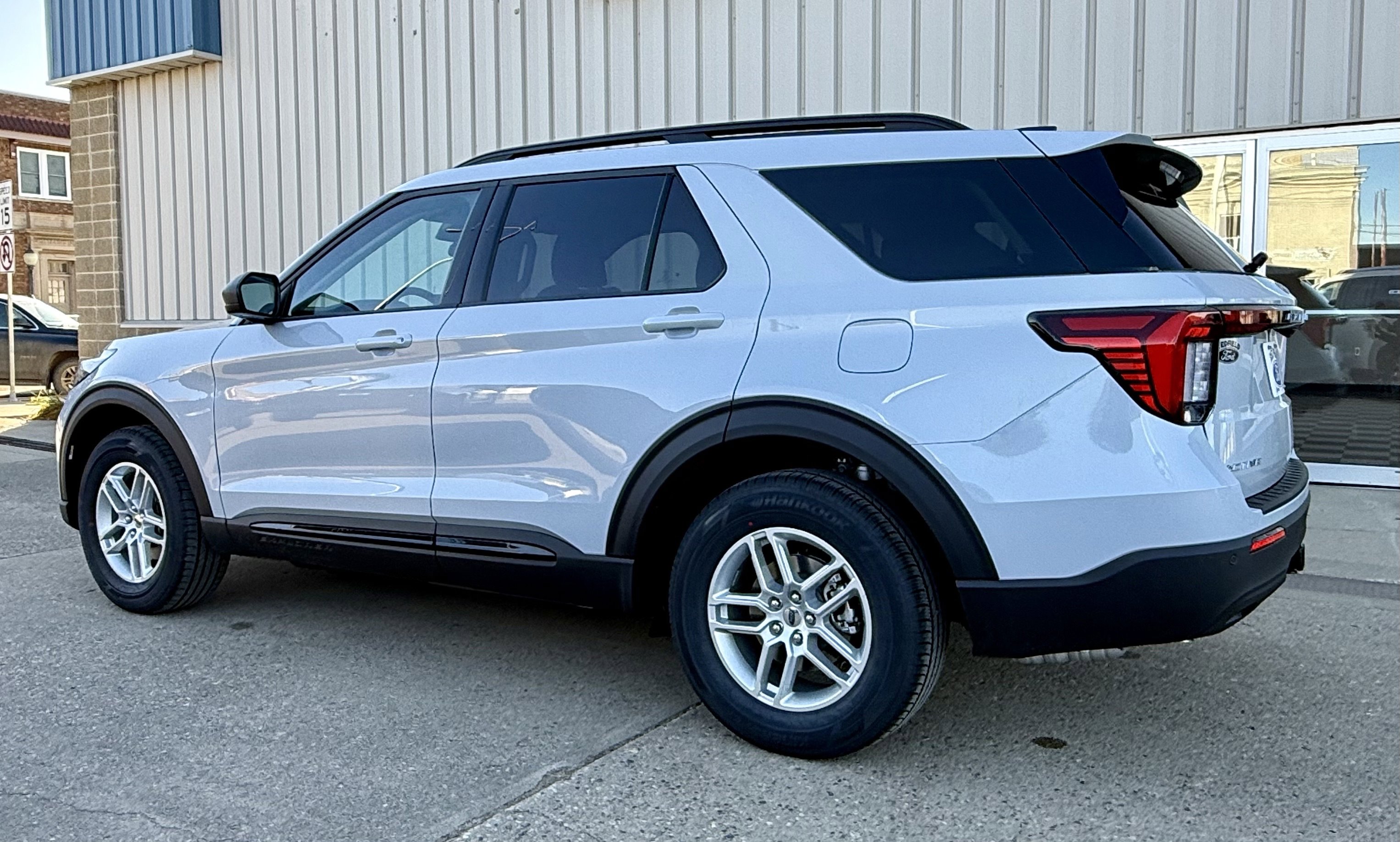 2026 Ford Explorer photo 3