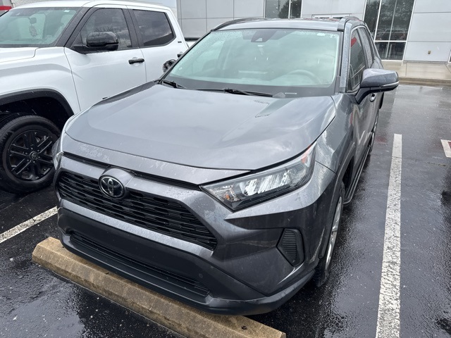 2021 Toyota RAV4 LE photo 3