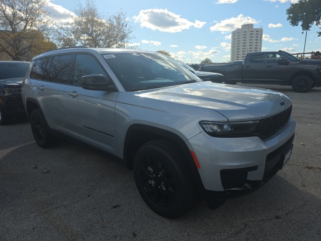 2025 Jeep Grand Cherokee L Altitude's photo