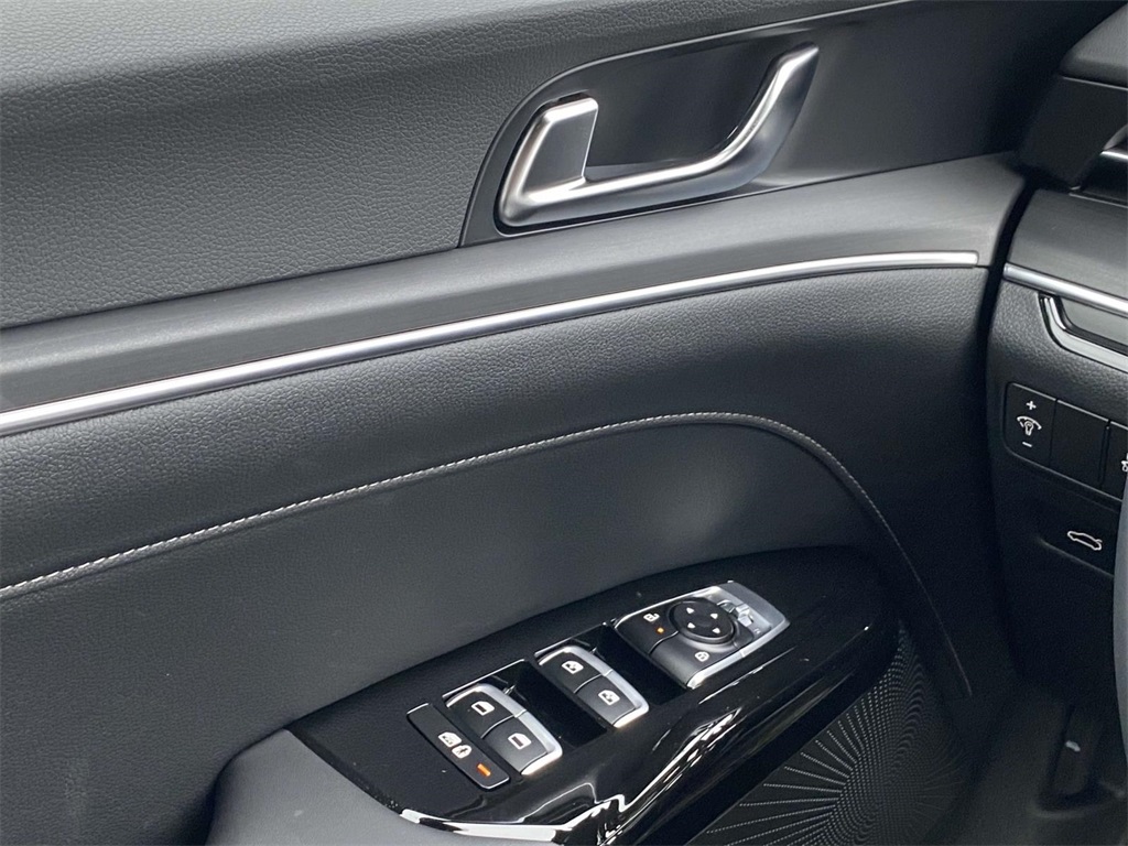 2025 Kia K5 GT-Line photo 22