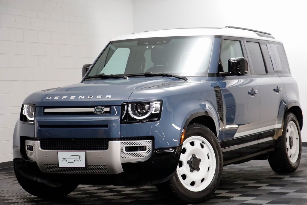 2025 Land Rover Defender S's photo