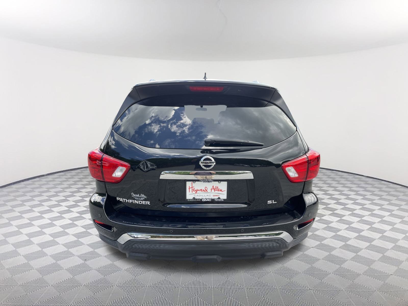 2018 Nissan Pathfinder LE photo 5
