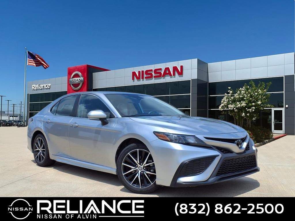 2023 Toyota Camry SE's photo